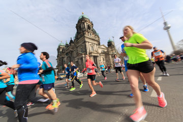 Berlin  Deutschland  Laeufer beim Berliner Halbmarathon