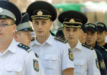 Chisinau  Moldau  Polizisten am Tag der Unabhaengigkeit