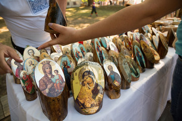 Chisinau  Moldau  Verkauf von Heiligenbildern am Tag der Unabhaengigkeit
