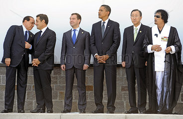 Berlusconi + Sarkozy + Medwedew + Obama + Ban-Ki Moon + Gaddafi