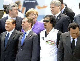 Berlusconi+ Brown + Medwedew + Merkel + Gaddafi + Harper + Mubarak