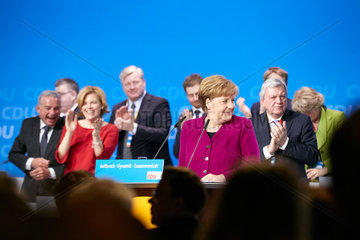 Berlin  Deutschland - Die Parteivorsitzende Angela Merkel beim 30. Bundesparteitag der CDU.