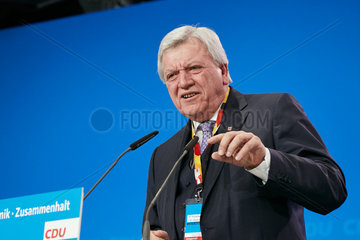 Berlin  Deutschland - Volker Bouffier haelt eine Rede beim 30. Bundesparteitag der CDU.