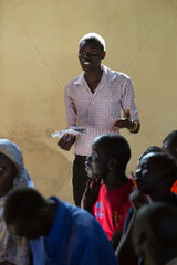 Kakuma  Kenia - Treffen mit žYouth Leaders“. Von jungen Bewohnern des Fluechtlingslagers Kakuma gewaehlte Kontakt und Ansprechpartner fuer Fluechtlingsfragen.