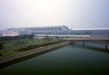 Shanghai  Pudong airport mit transrapid