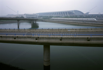Shanghai  Pudong airport mit transrapid