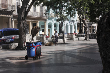 Strassenfeger in Havanna Vieja