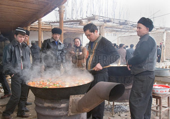 Kuga (Kuche)  uigurisches Familienfest | Kuga (Kuche)  uigur family celebration