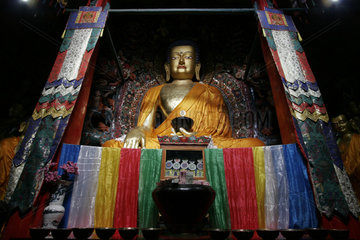 Lhasa  Buddah Skulptur  Kloster Mindroling | Lhasa  Buddah sculpture  Mindroling monastery