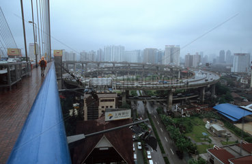 Shanghai  Menschen im Regen