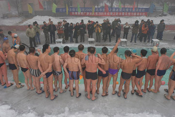 Urumqi  Eisbaden | Urumqi  ice bathing