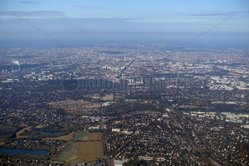Berlin  Deutschland - Luftbildaufnahme der Stadt