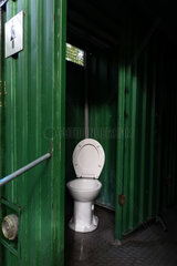 Berlin  Deutschland - oeffentliche Damen-Toilette