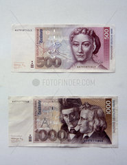 Berlin  Deutschland - Geldscheine im Wert von 500 DM und 1000 DM