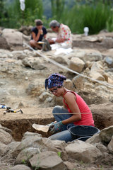 Bolsena  Italien  Archaeologen arbeiten in einer etruskischen Ausgrabungsstaette