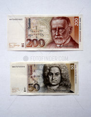 Berlin  Deutschland - Geldscheine im Wert von 50 DM und 200 DM