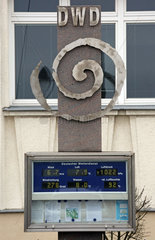 Warnemuende  Anzeigetafel des Deutschen Wetterdienstes