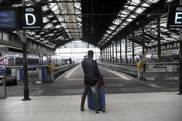 FRANCE - PARIS - LYON TRAIN STATION