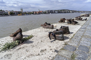 Schuhe am Donauufer