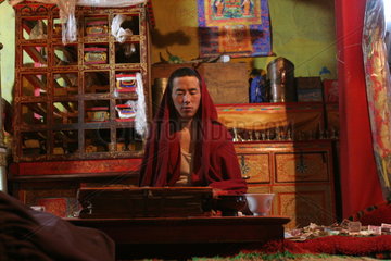 Buddhistische Moenche im Kloster Samye