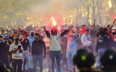 Ausschreitungen von verfeindeten Fans von Olympique Marseille und Paris St. Germain