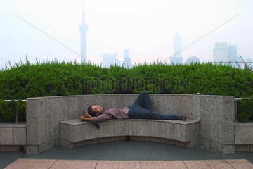 Shanghai  Schlafender am Bund