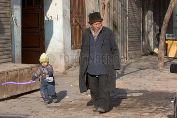 Kashgar  alter Mann und kleiner Junge | Kashgar  old man and little boy