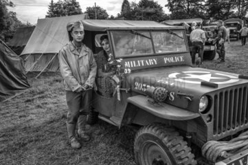 Willys Jeep und Soldat
