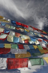 Lhasa  Yumbulagang Palace  Gebetsfahnen