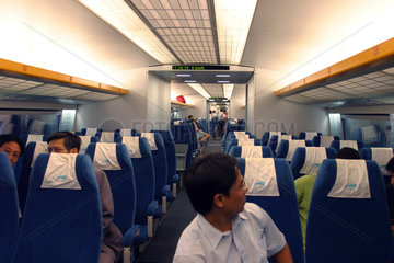 Shanghai  Zugbegleiter im Transrapid