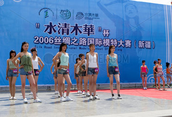 Misswahlen in Urumqi - Miss Xinjiang 2006