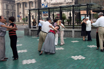 Shanghai  Tanzen am Bund