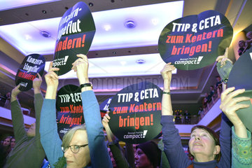 Protest gegen TTIP / CETA bei CDU Wahlveranstaltung in Hamburg