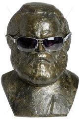 alte Karl-Marx-Bueste von 1969  Humor  Sonnenbrille