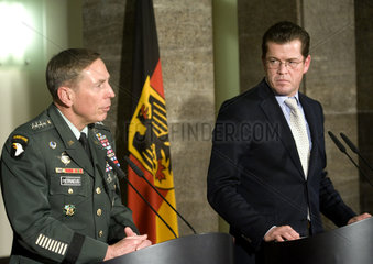 Petraeus + zu Guttenberg