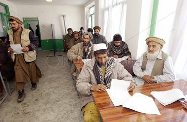 Unterricht im AGEF Buero in Kunduz