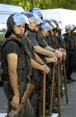 Polizeiabsperrung bei einer Demo in Buenos Aires