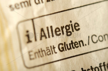 Deklaration fuer Allergiker auf einer Brot-Verpackung: Enthaelt Gluten.