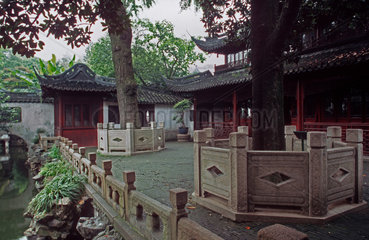 Shanghai  Yu Yan  Zig Zag Bruecke