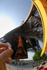 Eintrittsticket am Eingang zum Eiffelturm in Paris  Frankreich.