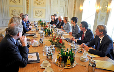 Bush + Steinmeier + Merkel + de Maiziere + Wilhelm