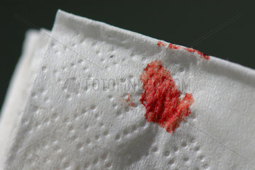 Blut auf Papier - Taschentuch.