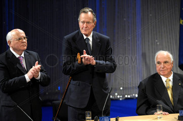Gorbatschow + Bush + Kohl