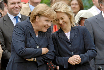 Merkel + von der Leyen