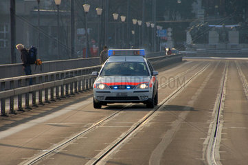 Die Polizei eilig unterwegs in Bern  Schweiz.
