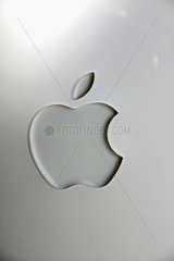 Das Apple - Logo auf einem iBook.