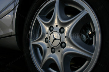 Mercedes Auto PKW Detail Felge mit Logo.