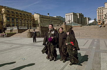 Orthodoxe Priester und Nonne