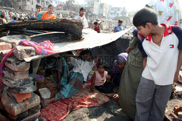 Bangladesch  Feuer zerstoert Slums
