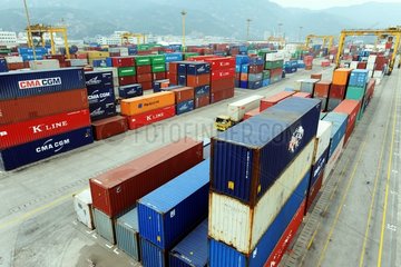 China  Containerhafen in Fuzhou